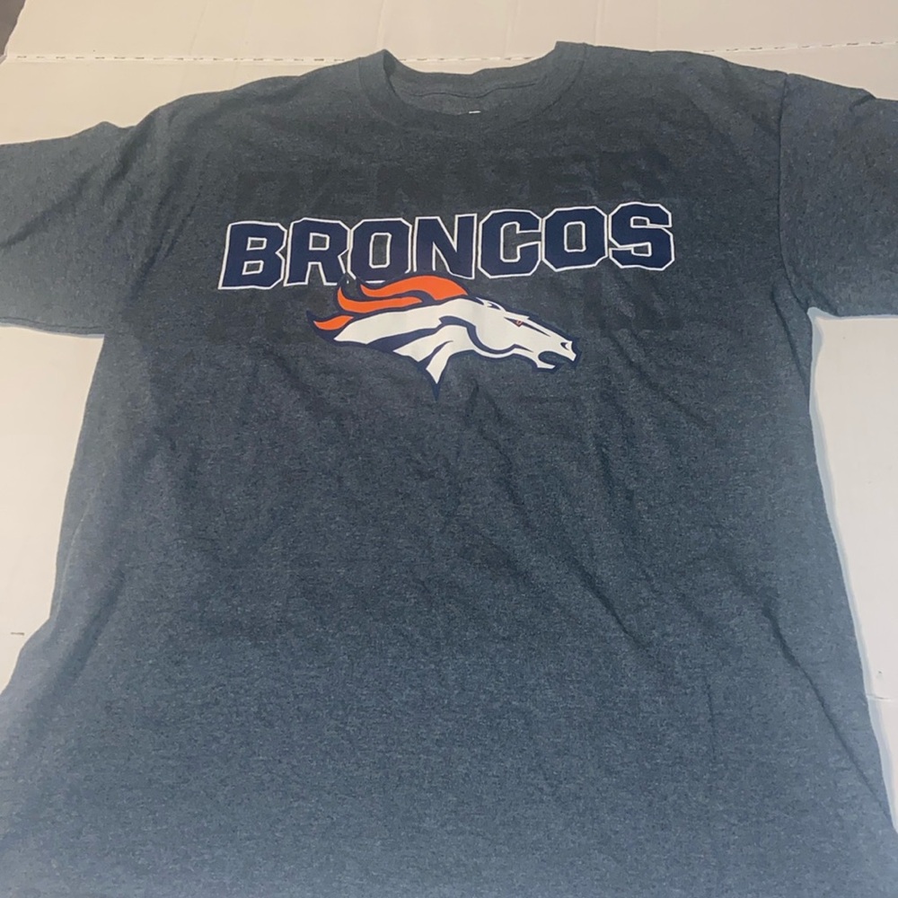 Denver Broncos dark gray t-shirt by NFL Team Apparel size L